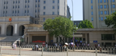 解密二：开发区核心地带挂白条幅的的鬼楼